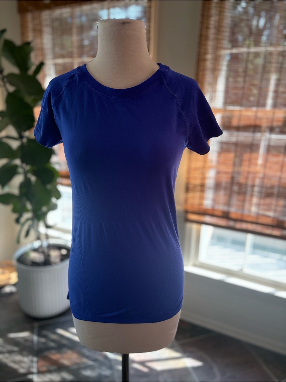 Athleta  Women’s Crewneck Performance Tee size S